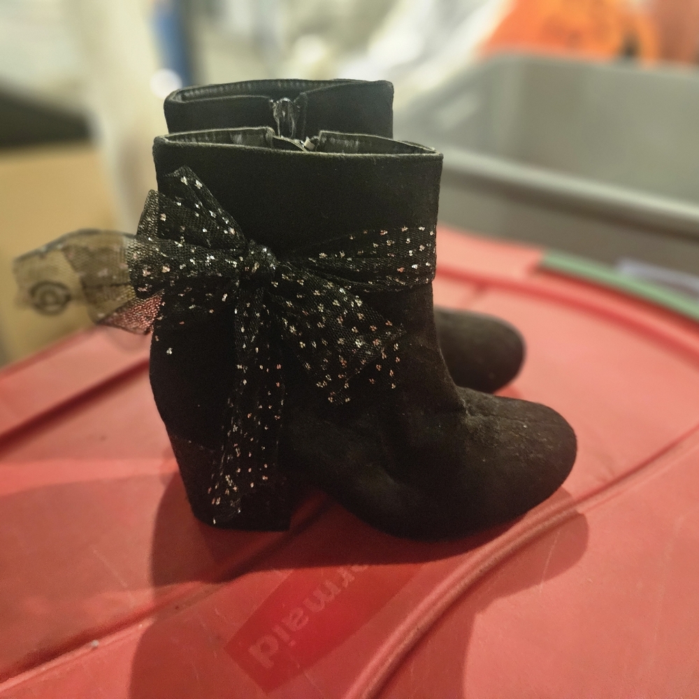 Elegant Black Ankle Boots with Bow